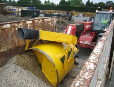 La polyvalence de votre Manitou avec un godet malaxeur à béton : démonstration en vidéo