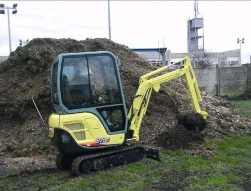 Recrute vendeur bâtiment Gard Manitou Yanmar Mustang Terex