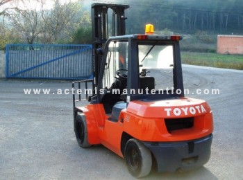 Chariot diesel frontal 4 tonnes TOYOTA (2)