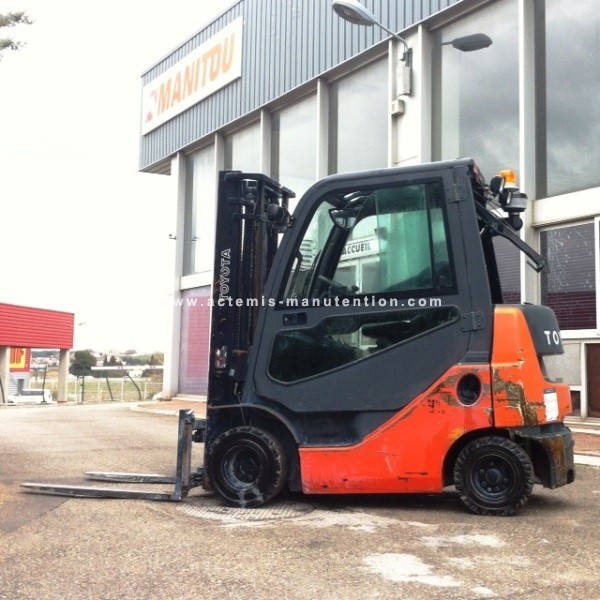 Photo TOYOTA 2 tonnes diesel