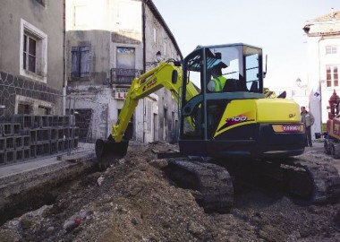 Terrassement avec une Yanmar SV 100 10 tonnes