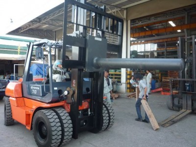 Chariot frontal Toyota gros tonnage avec éperon