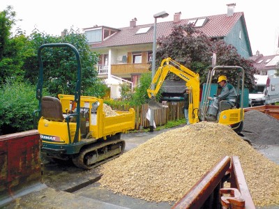 Couple mini pelle urbaine et transporteur à chenilles YANMAR